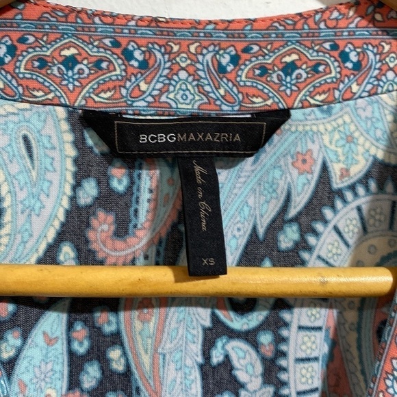 BCBGmaxazria wrap dress paisley print Adele style 3/4 sleeve gently worn - Picture 4 of 8